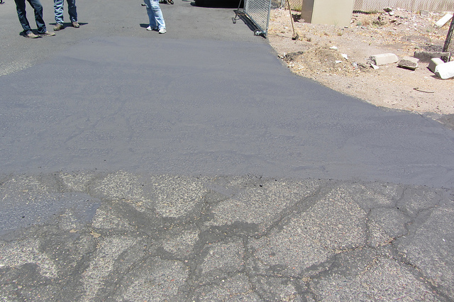 Защитное герметизирующее покрытие для асфальта DuraShield - Asphalt Защитное герметизирующее покрытие для асфальта DuraShield - Asphalt